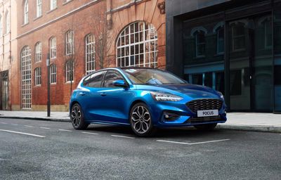 Leasing z niską ratą dla MŚP w Fordzie – co wybrać? Porównanie Ford Wynajem Super Easy i Ford Leasing Opcje