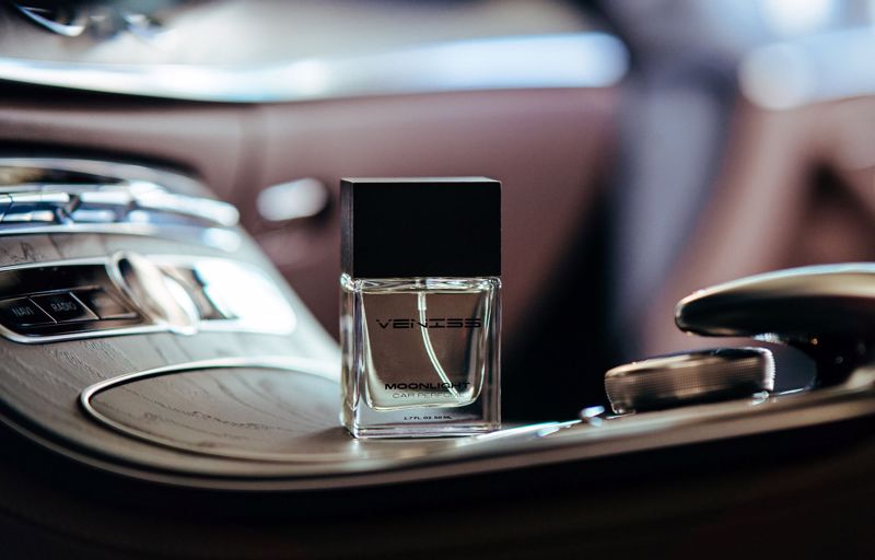 Odkryj ekskluzywne perfumy i zawieszki do samochodu firmy Veniss