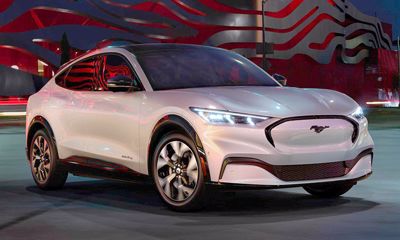 Tesla Vs. Ford: Công ty nào sẽ thống trị tương lai điện?