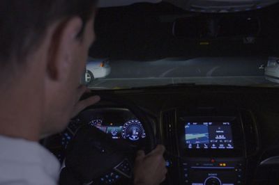 FORD PHÁT TRIỂN CÔNG NGHỆ ĐÈN PHA MỚI VỚI KHẢ NĂNG HIỂN THỊ BIỂN BÁO LÊN MẶT ĐƯỜNG