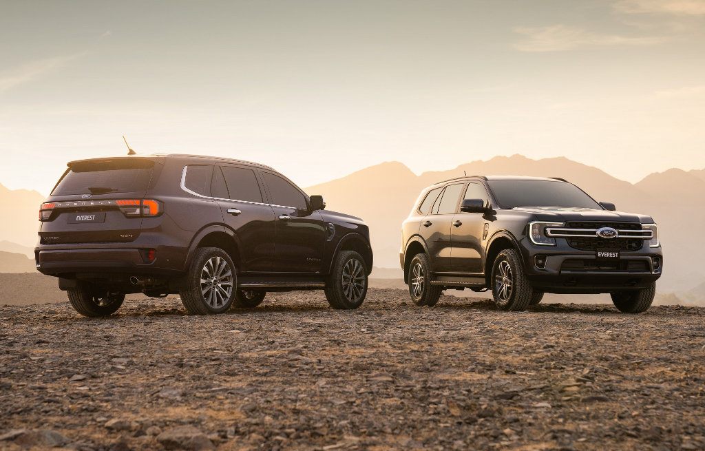 Ford Everest in desert